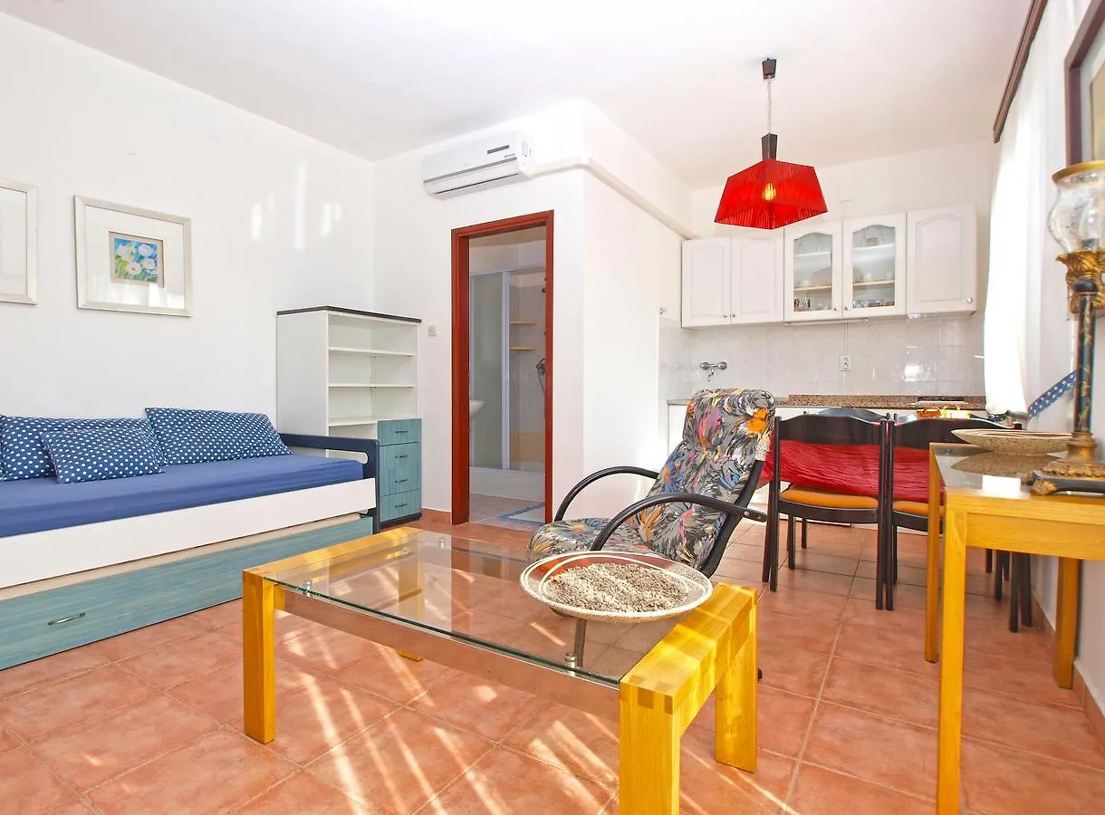 Apartments Velimir 421 Fazana 0*,