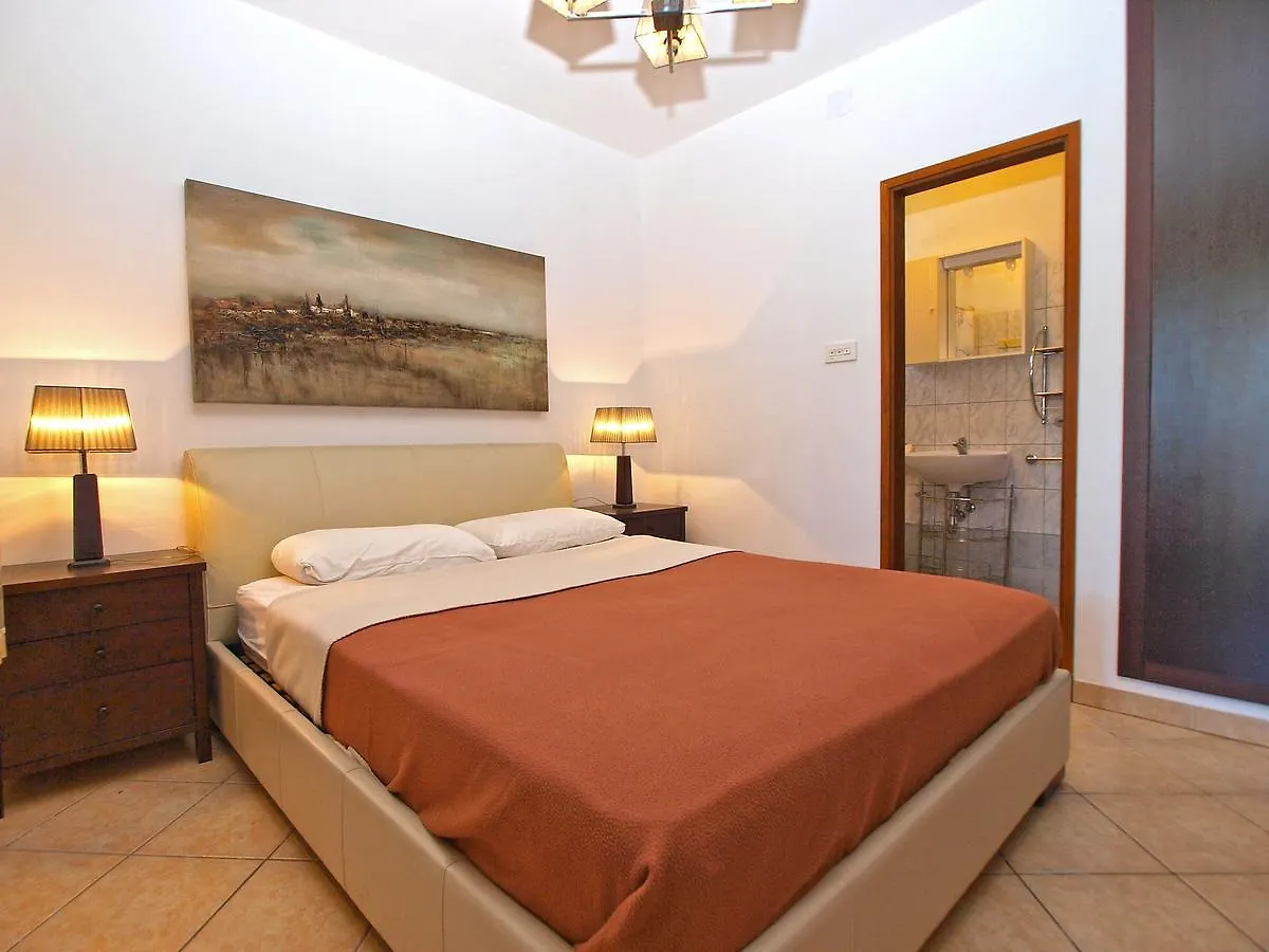 Apartments Velimir 421 Fazana 0*,  Croatia
