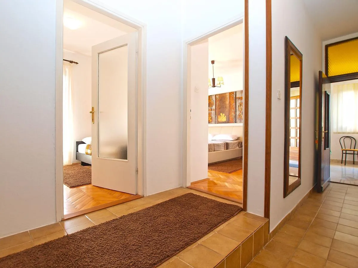 Apartments Velimir 421 Fazana Croatia