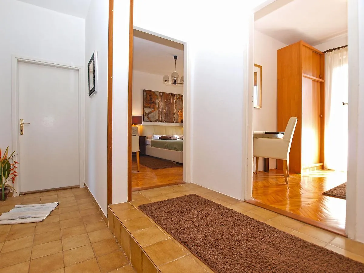 Apartments Velimir 421 Fazana