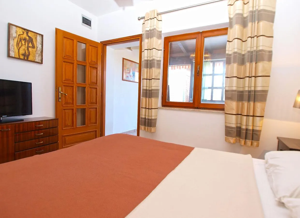 Apartments Velimir 421 Fazana